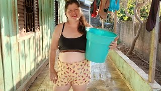 Estendendo Roupa e Jogando Conversa Fora