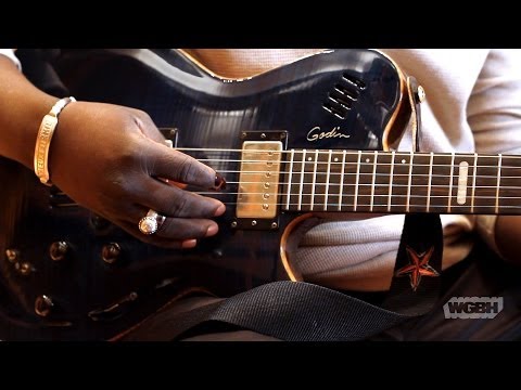 Vieux Farka Touré sings Kele Magni | Interview with The World's Marco Werman