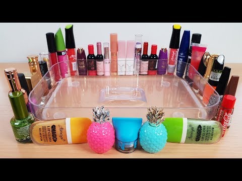Mixing Lipstick and Nailpolish into Clear Slime