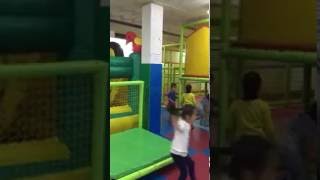 David en el parque de bolas