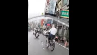 老了，都會歪一邊