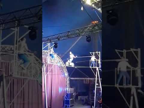 Цирк шапито демидовых. Цирк. Мотошар цирк. Цирк шапито прокопьевск. Помни из цифрового цирка.