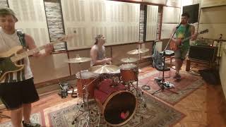 Divididos. Cristoforo Cacarnu. por Los Hombres Huecos.