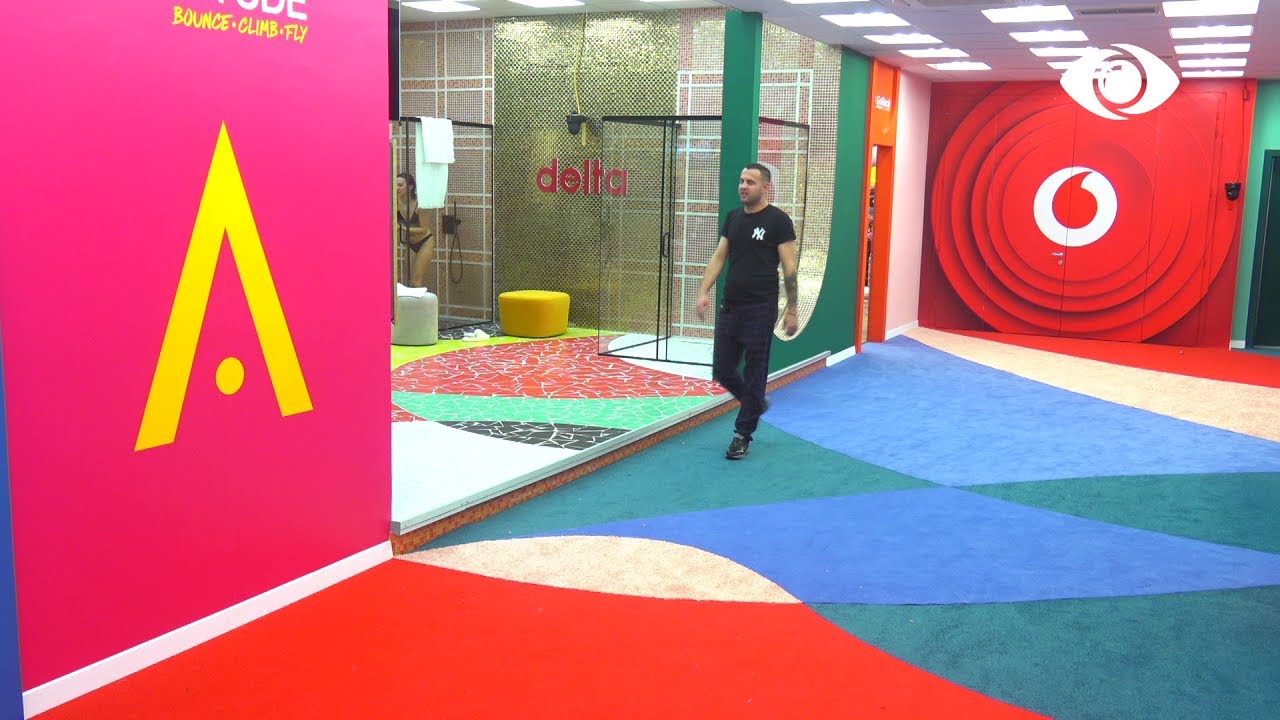 Sa zhul paska pasur, Kiara në dush, Luizi nuk kursen batutat