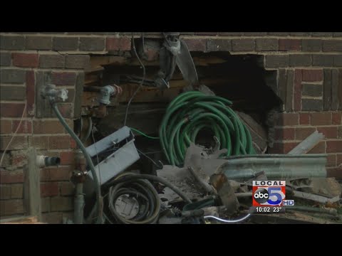 No one hurt in car vs. home accident in Des Moines