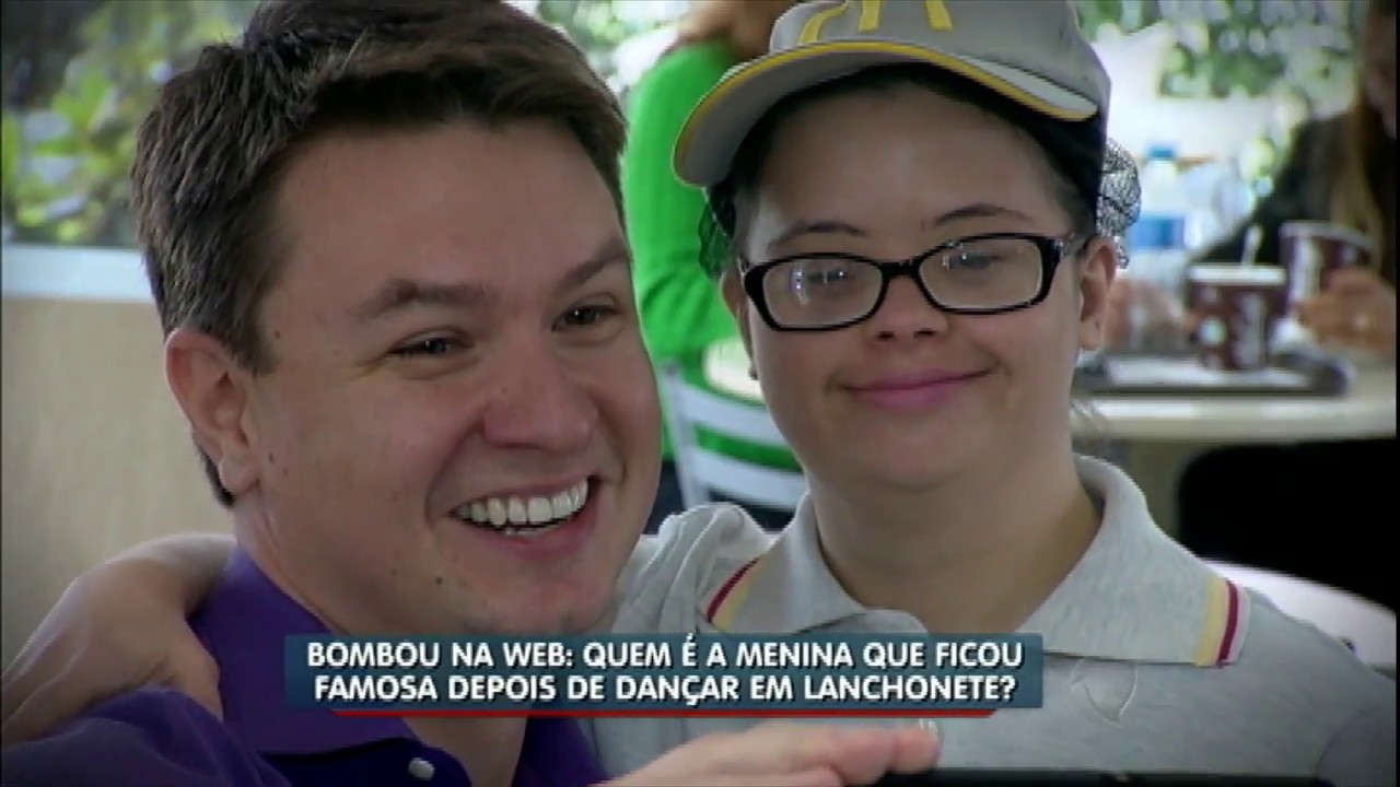 Conheça a jovem que ficou famosa na internet por dançar em lanchonete