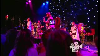 Angus &amp; Julia Stone - Paper Aeroplane (Live in Sydney) | Moshcam