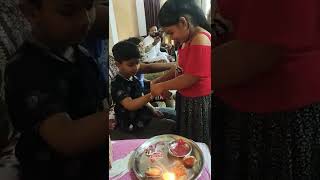 when u dont know how to tie rakhi