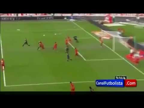 Falcao, quel ciseau !