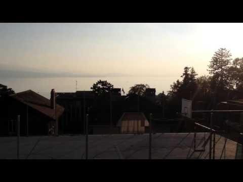 中学生・高校生向け海外留学：ブリヤモン校（Brilliantmont）からの校庭とレマン湖の眺め【スイス留学.com】