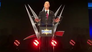Floridas Governor Rick Scott kündigt WrestleMania 33 im Orlando Citrus Bowl an