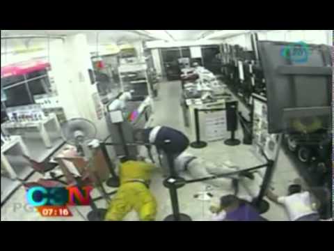 Revelan video de una banda de delincuentes que asaltaba bancos en el DF