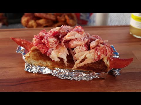 Best Lobster Roll in Maine?  Red's Eats in Wiscasset