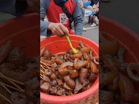 Mau jajanan murah meriah? Coba deh, mulai dari 2 ribuan per potong! 😋✨