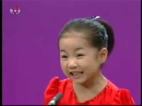 маленькая азиатка очень круто поёт