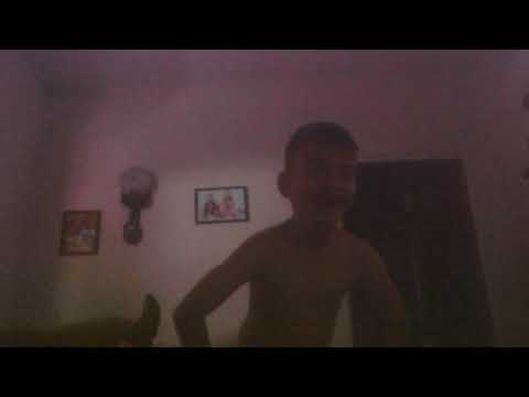 MEU IRMÃO DANÇANDO SÓ DE CUECA