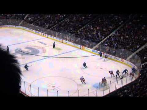 Canucks Alex Burrows ties it at 2 on 02.02.12 vs. Detroit