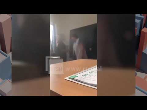 Ekskluzive/Goditi mësuesen me karrige,del video e konfliktit të Majlinda Palushit me nxënës të tjerë