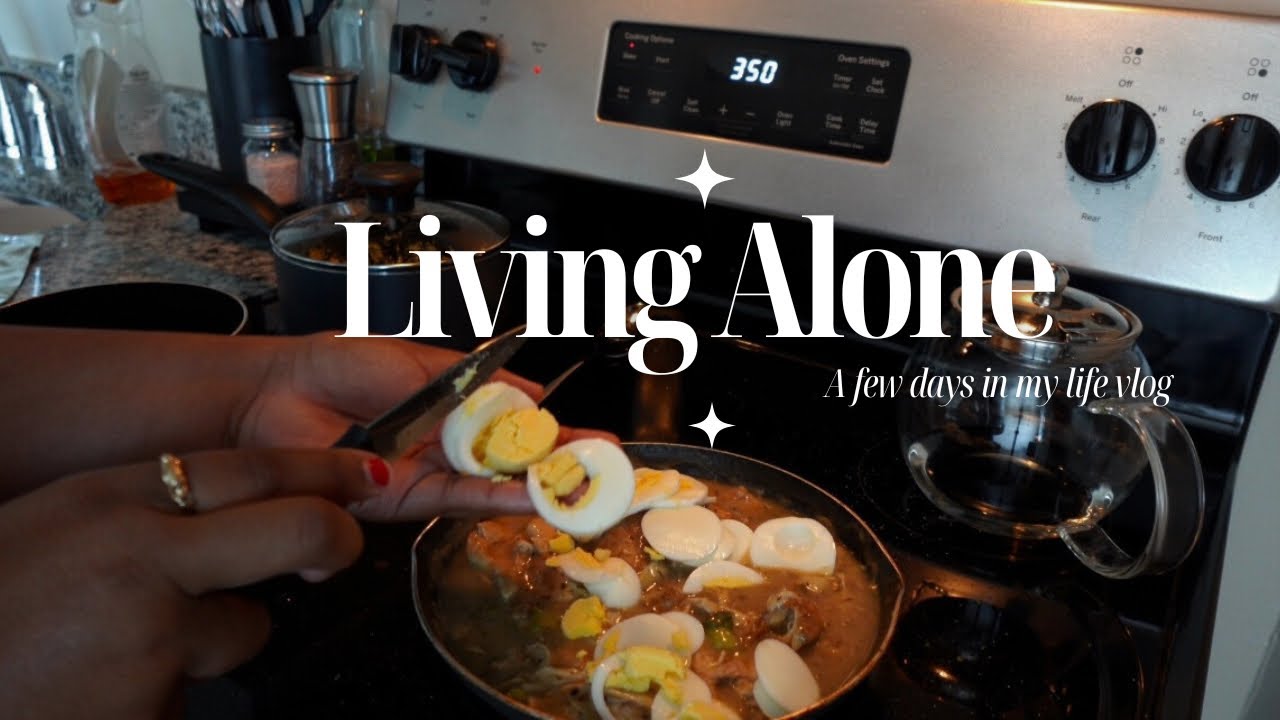 VLOG ~ Living Alone, simple living, days in my life, cooking, baking, cleaning 🧑🏾‍🍳 🥘🥚🧼🫧🍗🍞