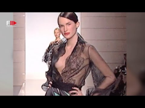 Vintage in Pills VALENTINO Spring 2001 - Fashion Channel
