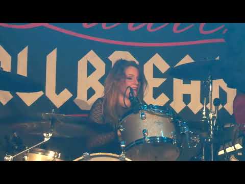 Ladies Ballbreaker "Whole Lotta Rosie" (AC/DC cover) Live Paris 2022