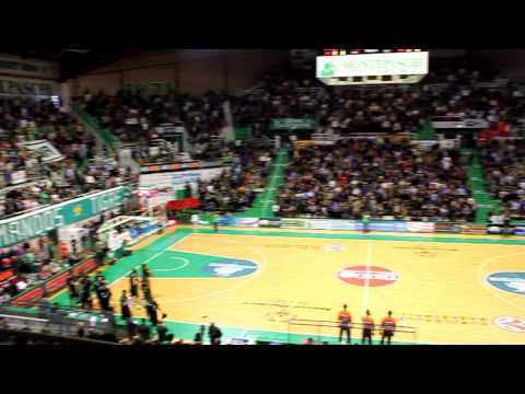 A SIENA TUTTI CANTANO LA VERBENA!!! MENSANA SIENA REGAL BARCELLONA...