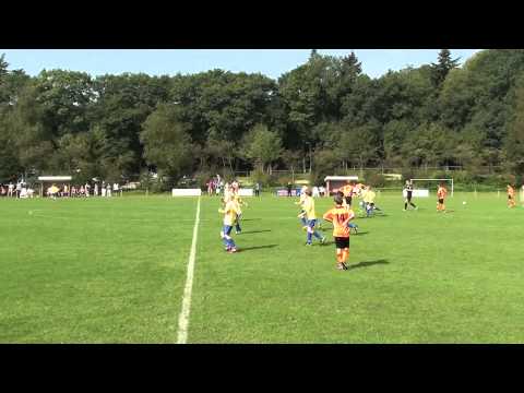 Gazelle Nieuwland D1 tegen Eerbeekse Boys D1 3 sep 2011