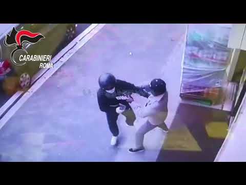 ROMA:EXTRACOMUNITARIO BLOCCA RAPINATORE E LO FA ARRESTARE