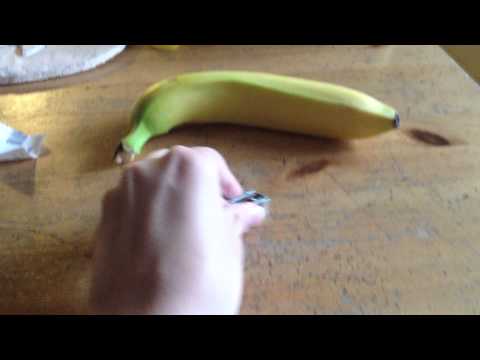 Kuinka laittaa teroitin banaanin alle