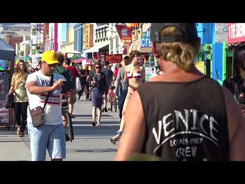GIRL SKATING IN BIKINI VENICE BEACH CALIF NOV 2017