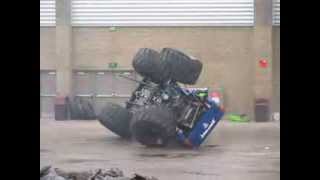 preview picture of video 'Bigfoot 11 Monster Truck Freestyle & Crash Fort Wayne, Indiana March 15, 2014'