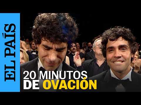 La bola negra corona a Los Javis en Cannes tras una ovación histórica