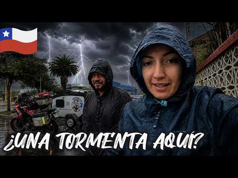 TORMENTA ELÉCTRICA EN EL DESIERTO DE ATACAMA 😱 | Antofagasta | Ep.55 | Vuelta al Mundo en moto
