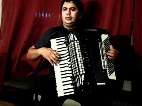 gaetaço tocando musica canhoto