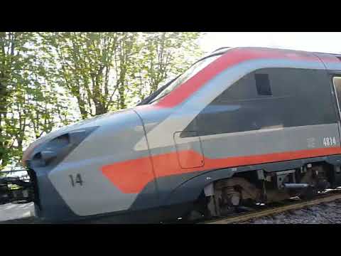 Frecciargento Trieste - Milano in transito presso la stazione di Miramare (limite 90 km/h)