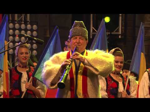 Dumitru Dobrican și Ansamblul Folcloric Național „Transilvania” - Deschiderea spectacolului