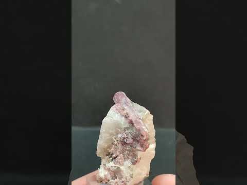 Mineral de Turmalina Var. Rubelita de Minas Gerais, Brasil