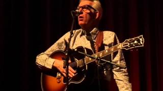 A small lecture on Diana Ross and &#39;I live on a battle field&#39; - Nick Lowe in het Paard van Troje