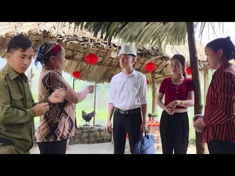 Hang's mother met the man at Nhat's house and reacted quite uncomfortably.