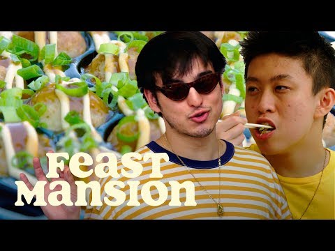 ジョウジとリッチブライアンが作る日本の定番ストリートフード｜フィーストマンション (Joji and Rich Brian Make a Classic Japanese Street Food | Feast Mansion)