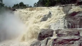 preview picture of video 'Dassam Falls_Aug_2011_Ranchi.avi'