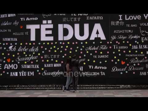 Tirana vesh dekorin e dashurisë për Shën Valentin