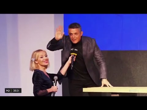 Alejandro Sanz en Madrid Directo con Déborah Serendipity