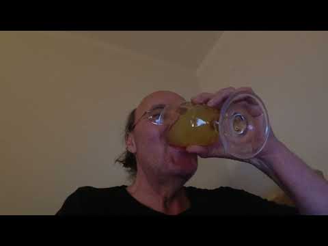 MongoTV_11187 - DRIKKER EN ANANAS SODAVAND TIRSDAG AFTEN