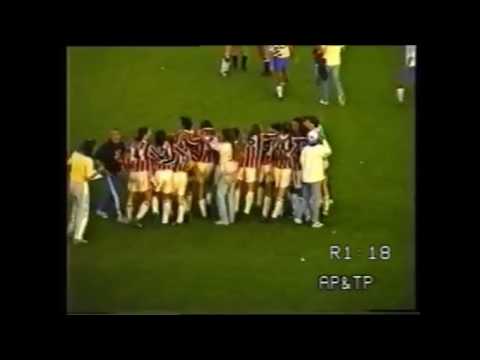 Chacarita Juniors 3 - Almagro 2 (Primera B Clausura 1994) Chaca jugando con camisetas de la hinchada