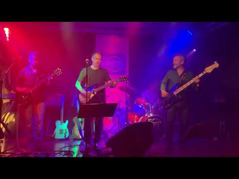 Ases Negros - Friday I'm in love