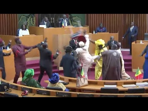 Ça chauffe à l'assemblée nationale Me Tall Humilie les députés de l'APR...