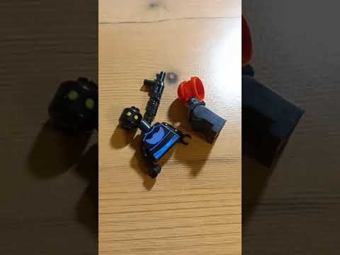 пытаюсь сделать из Лего красного челика из игры кальмара