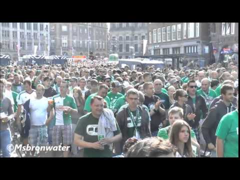 Rapid Wien Fans op weg naar de Amsterdam ArenA (Ajax -Rapid Wien) voorronde van de Champions League