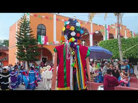 Desfile en las fiestas de Constancia del Rosario, Putla, Oaxaca